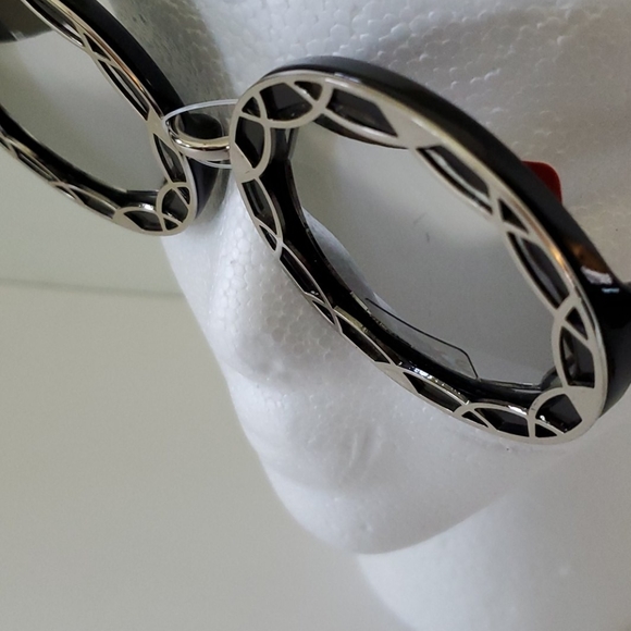 🆕️ Fashion Forward Oversized Round Sunglasses - Picture 4 of 6